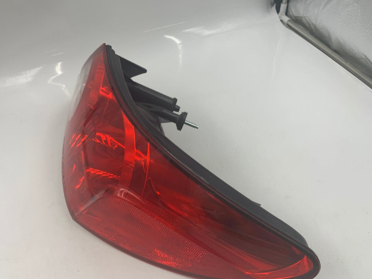 2007-2008 Chrysler Sebring Passenger Side Tail Light Taillight OEM A04B24081