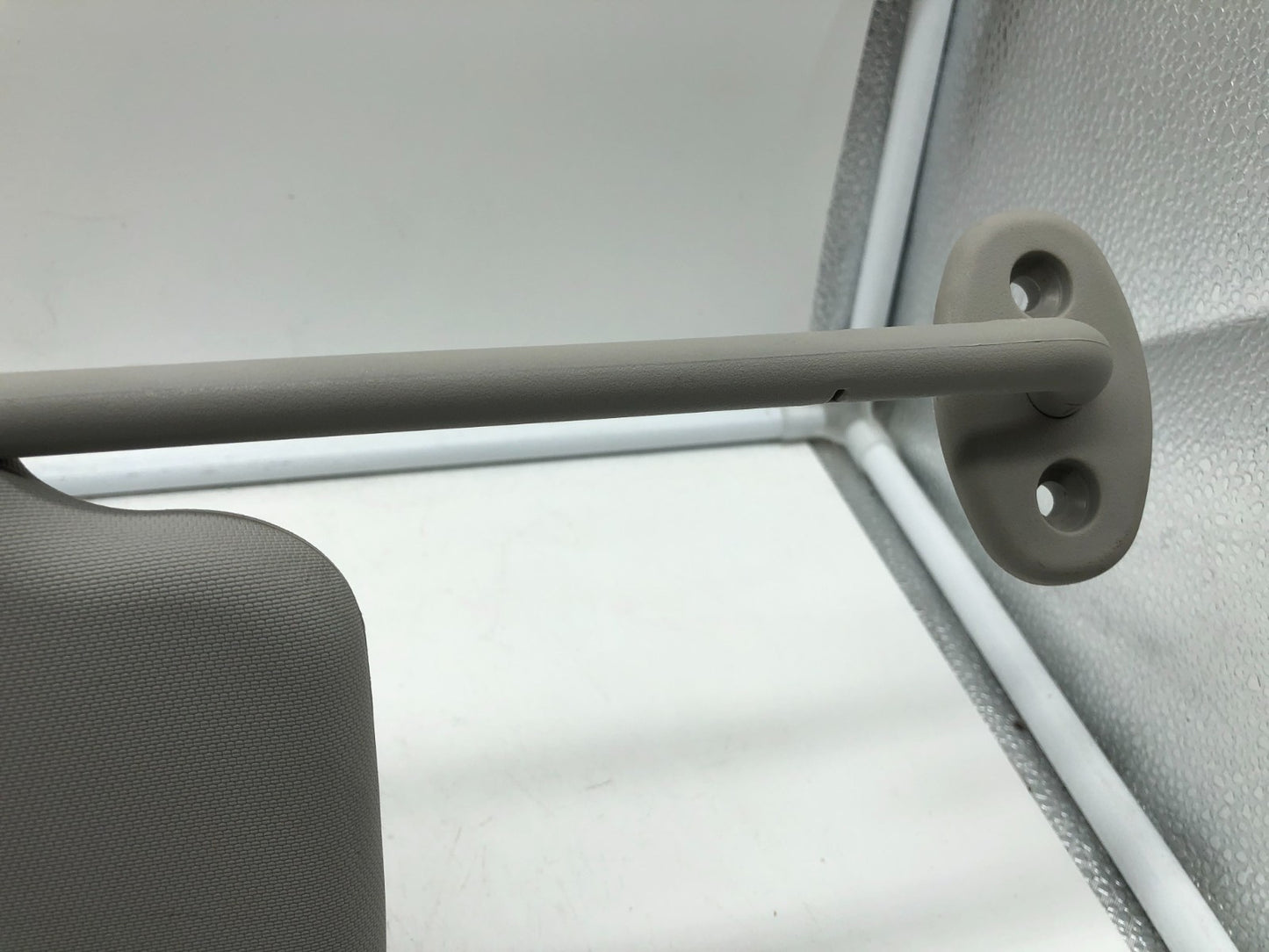 2014-2019 Kia Soul Driver Sun Visor Illuminated Gray OEM C03B46004