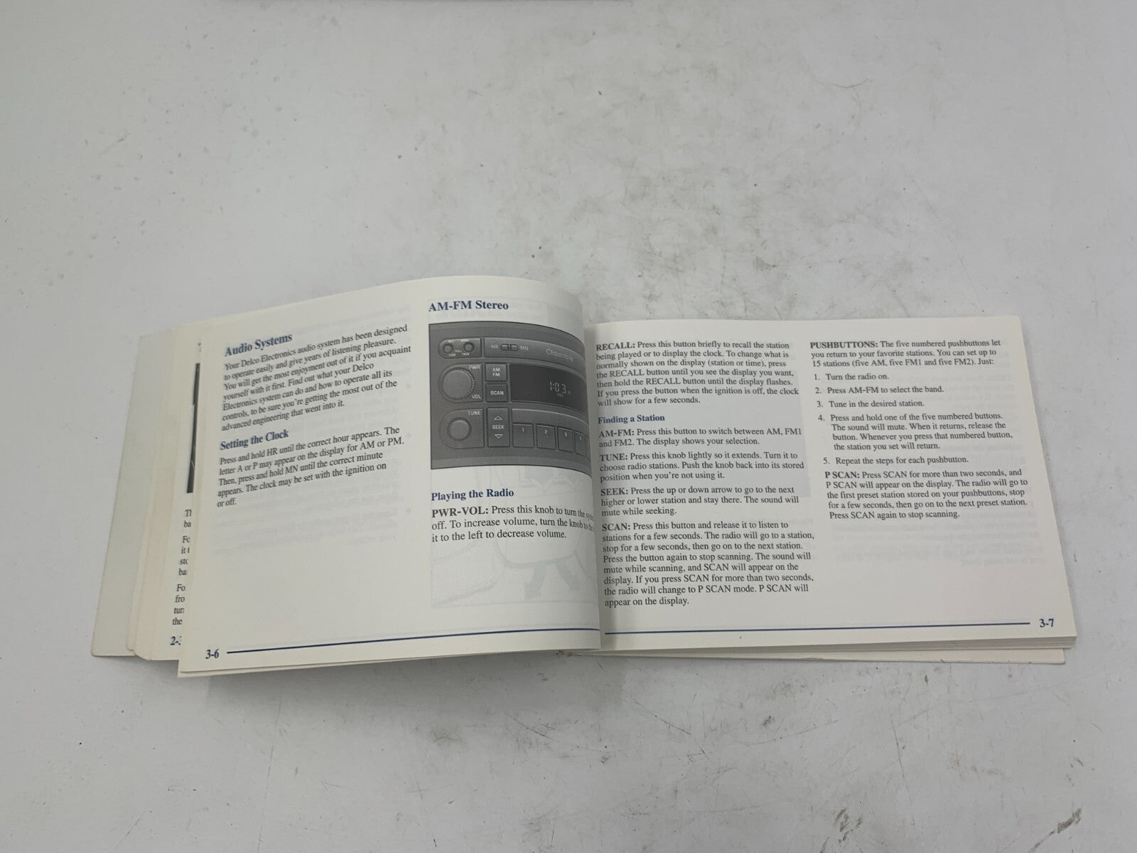 1998 Oldsmobile Eighty Eight Owners Manual Set with Case OEM E01B40081