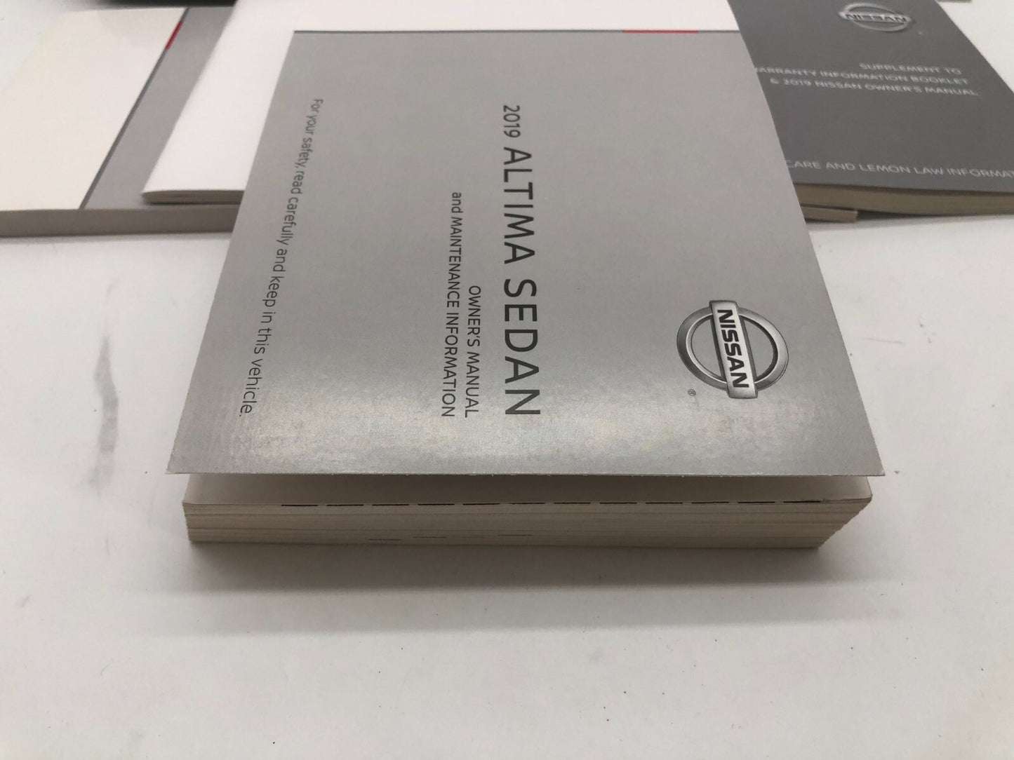 2019 Nissan Altima Owners Manual Set with Case OEM A03B01084