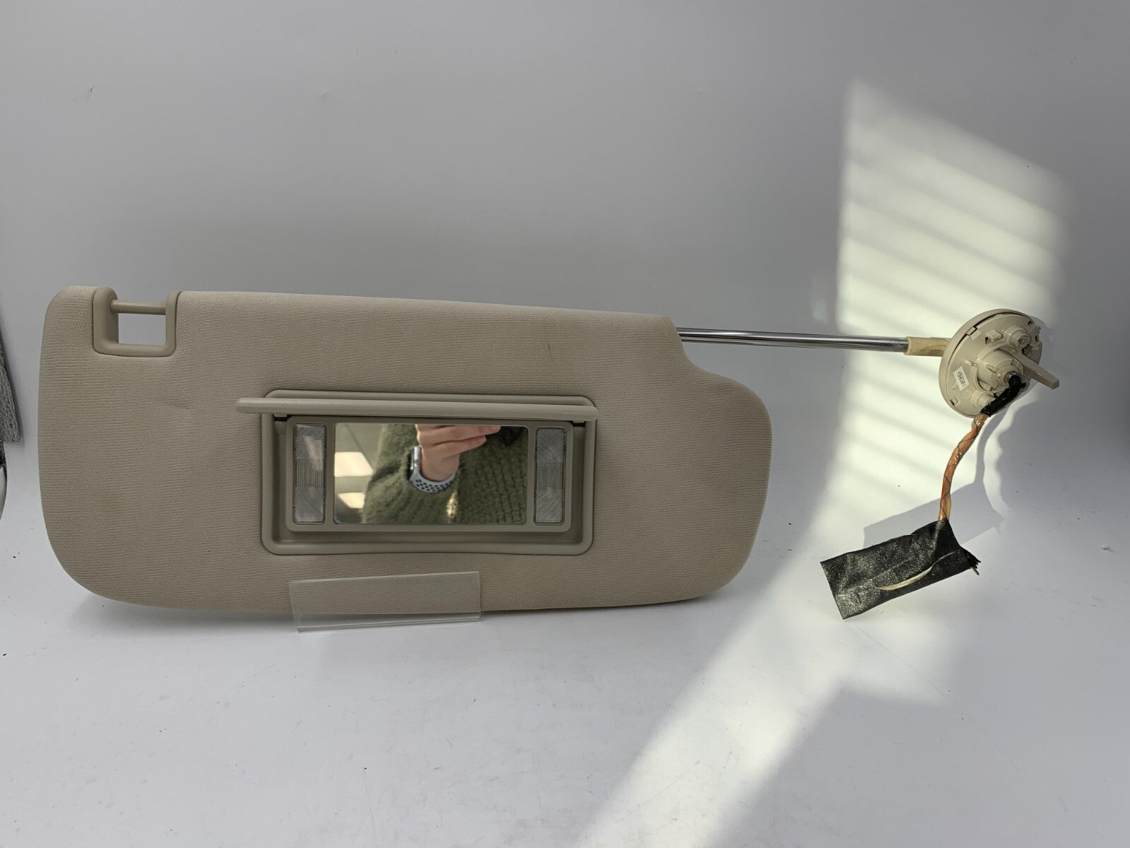 2011-2013 Jeep Grand Cherokee Passenger Sun Visor Gray Illuminated OEM E01B11026