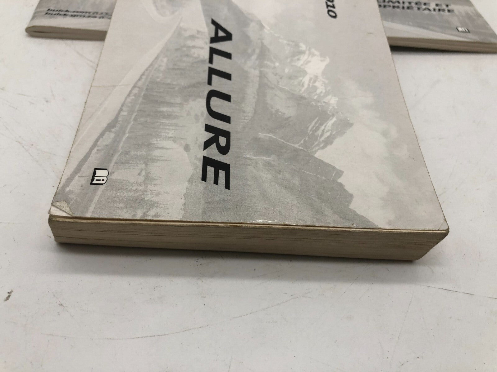 2010 Buick Allure Owners Manual Set OEM D02B62010