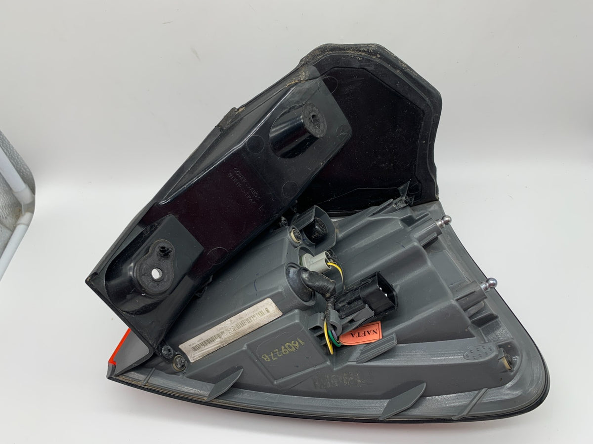 2014-2018 Jeep Cherokee Driver Side Tail Light Taillight OEM B03B53033