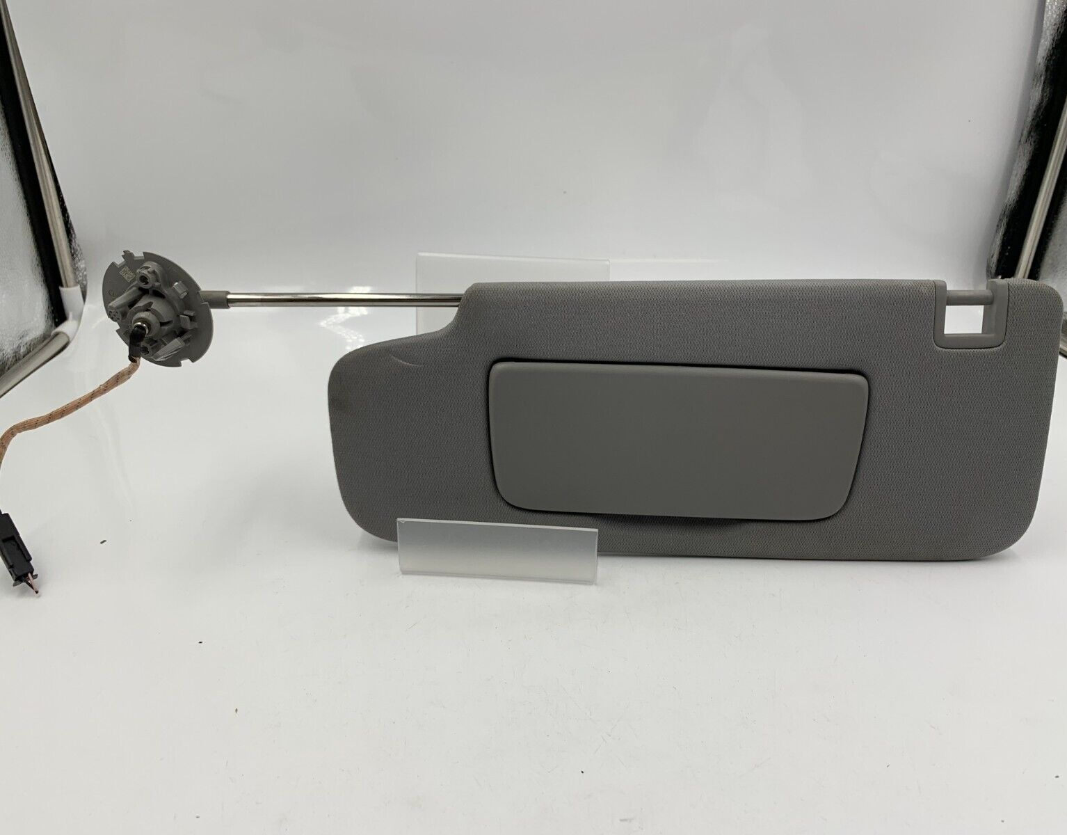 2018-2019 Chevrolet Equinox Driver Sun Visor Illumination Gray OEM A01B48025