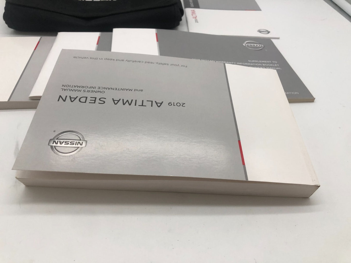 2019 Nissan Altima Owners Manual Set with Case OEM A03B01084