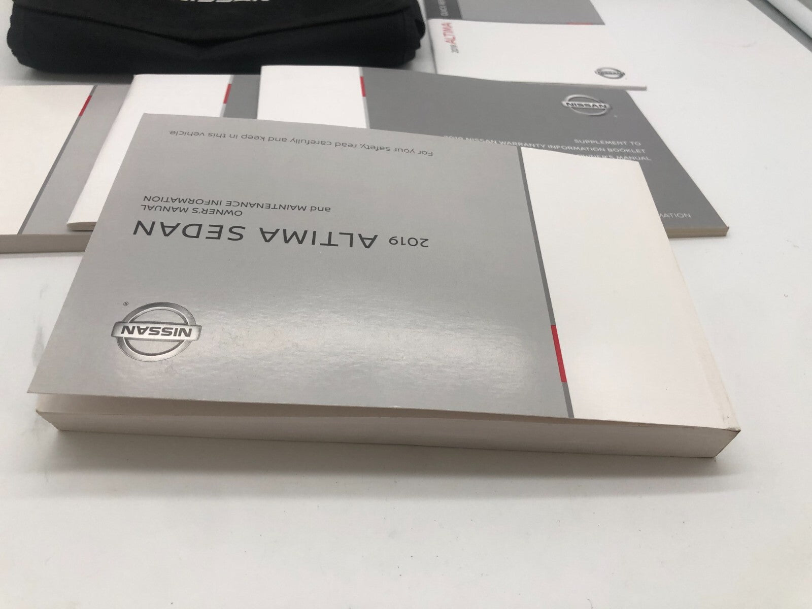 2019 Nissan Altima Owners Manual Set with Case OEM A03B01084