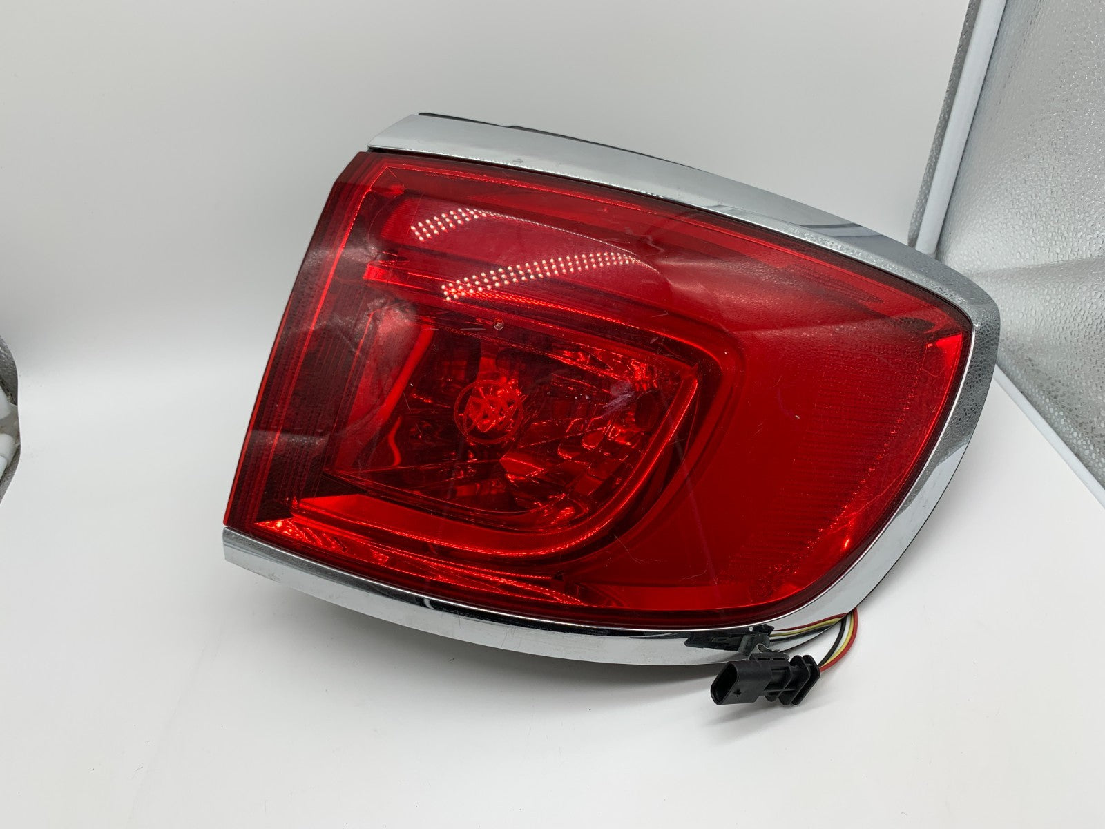 2013-2017 Buick Enclave Passenger Side Tail Light Taillight OEM A03B54001
