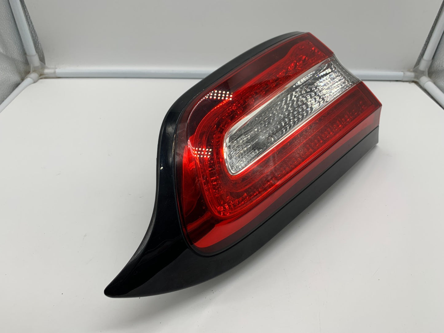2014-2018 Jeep Cherokee Driver Side Liftgate Tail Light Taillight OEM B04B49011
