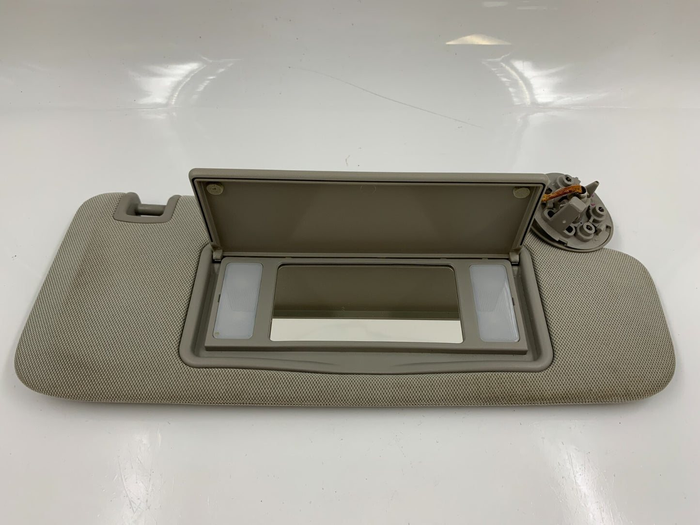 2013-2016 Chevrolet Malibu Passenger Sun Visor Gray Illuminated OEM C03B09084