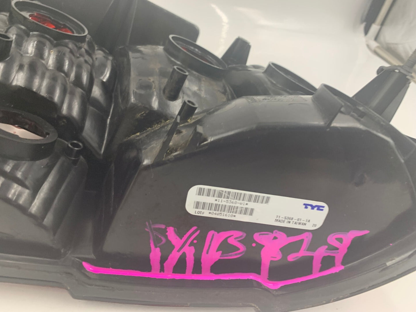 1999-2002 Ford Mustang Driver Side Tail Light Taillight OEM D01B59006