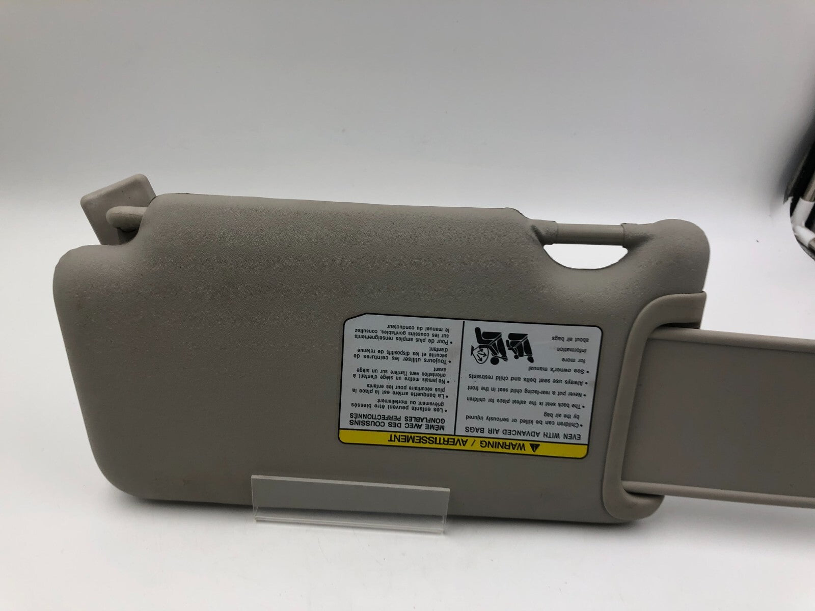 2015-2019 Nissan Versa Passenger Sun Visor Gray OEM E01B27083