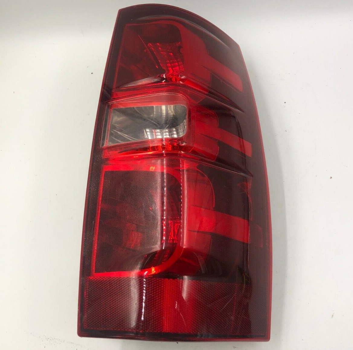 2007-2014 Chevrolet Suburban 1500 Passenger Side Tail Light Taillight D03B61001