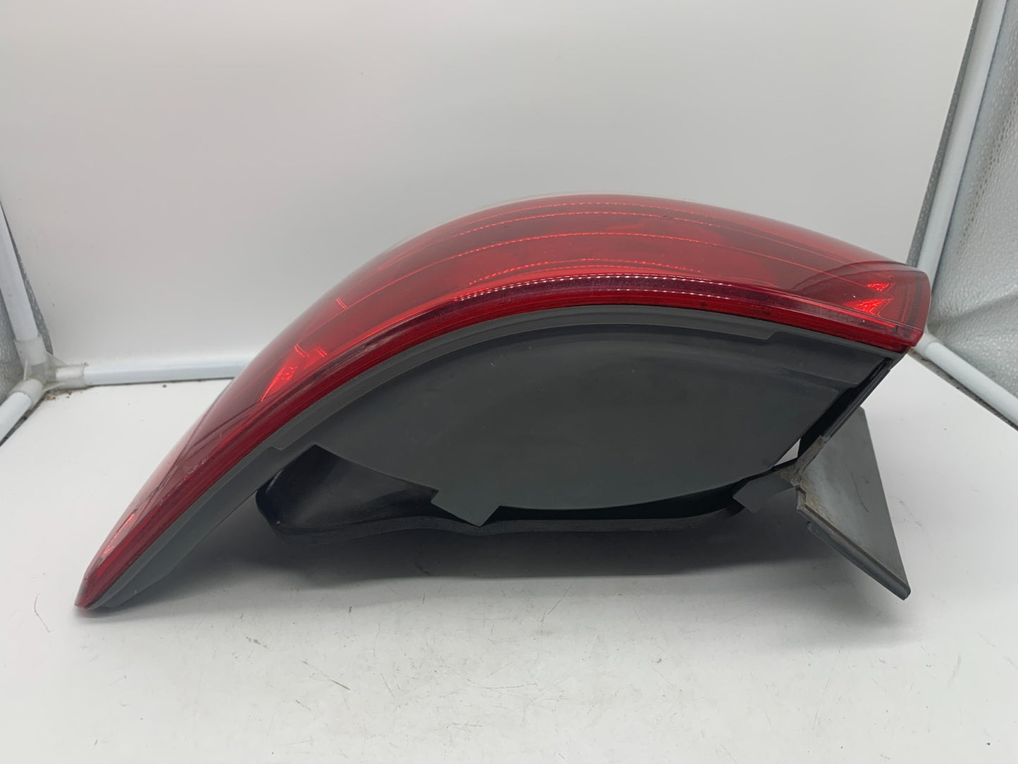 2006-2008 Hyundai Sonata Passenger Side Tail Light Taillight OEM A01B51040