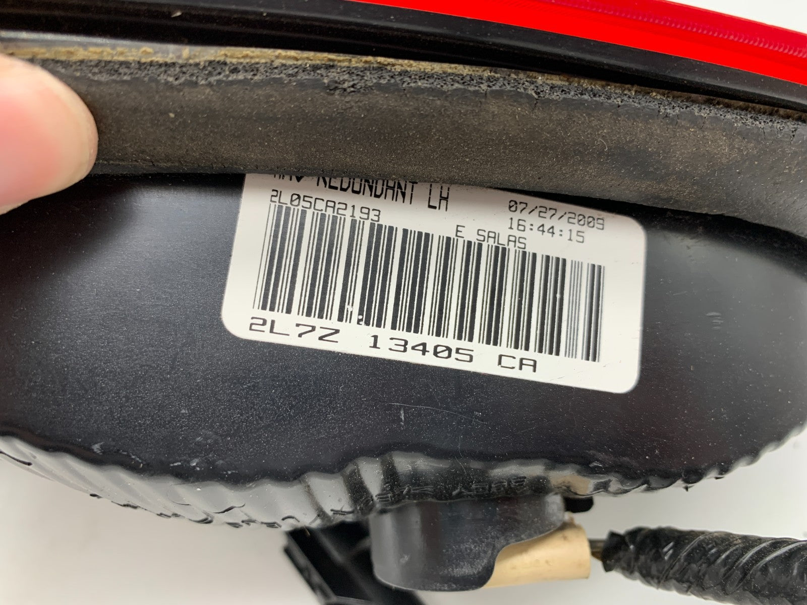 2003-2006 Lincoln Navigator Driver Side Liftgate Tail Light Taillight A01B41017