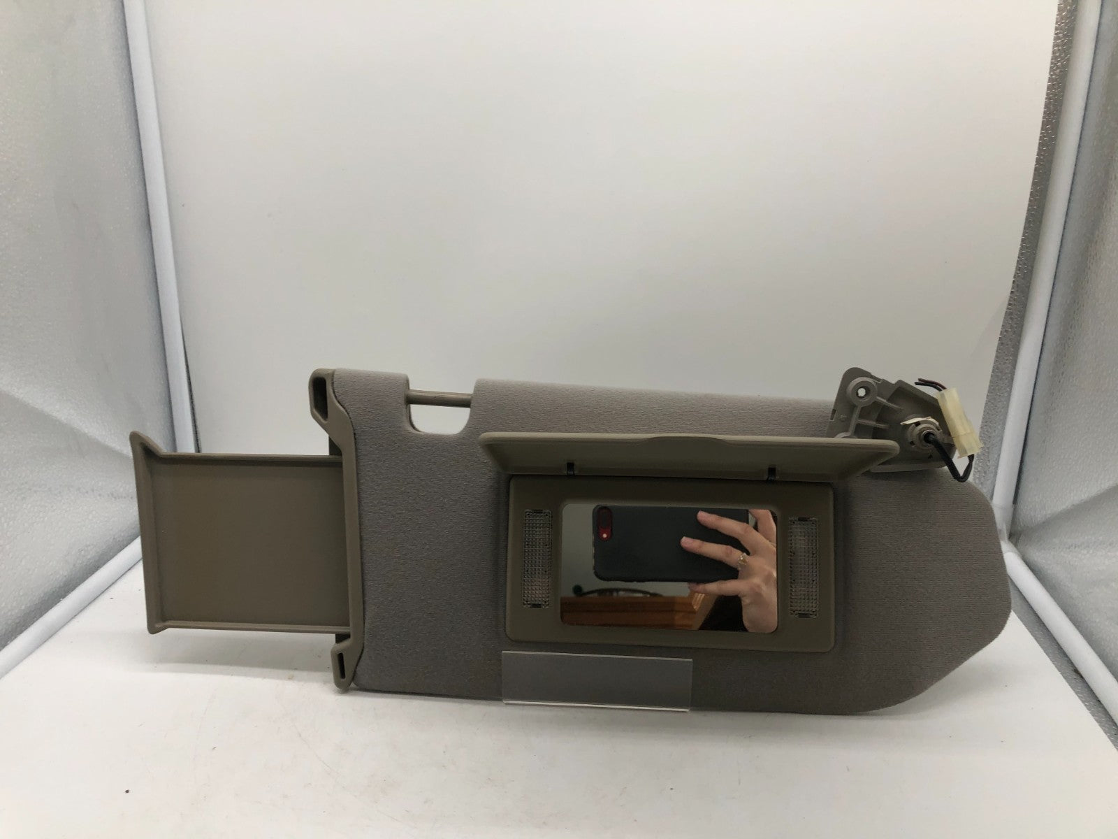 2005 Nissan Maxima Passenger Sun Visor Illuminated Gray OEM A01B21008