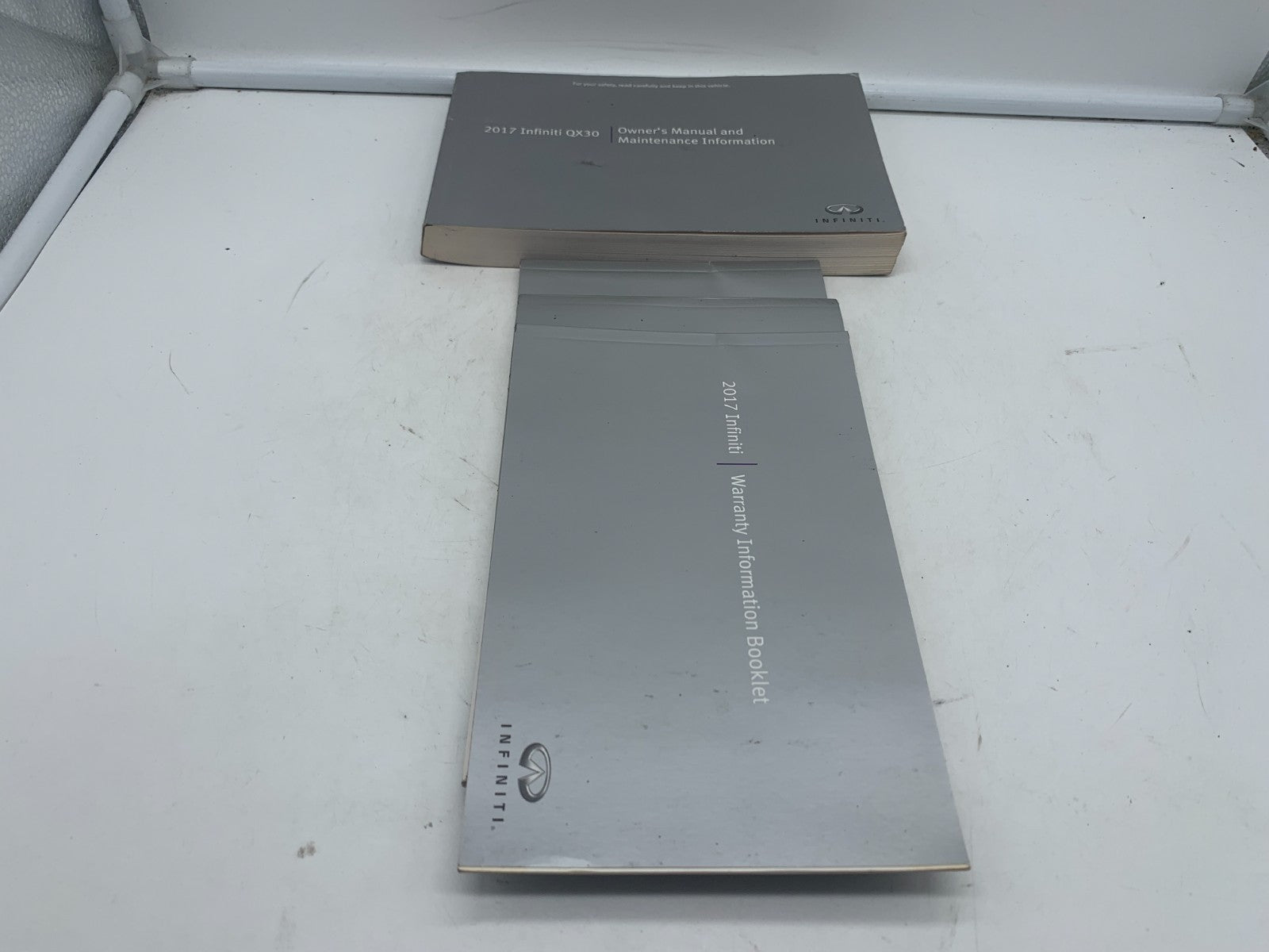 2017 Infiniti QX30 QX 30 Owners Manual Set with Case OEM