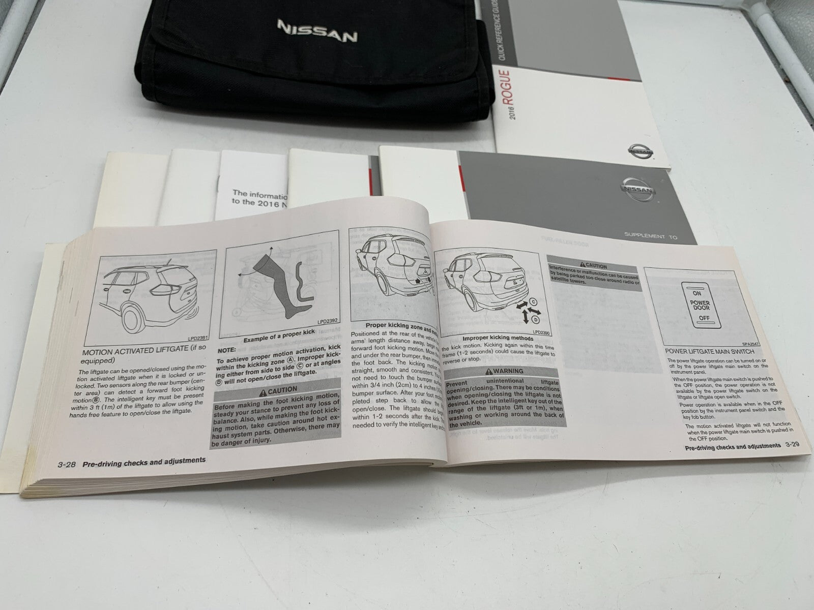 2016 Nissan Rogue Owners Manual Set with Case OEM B01B54038