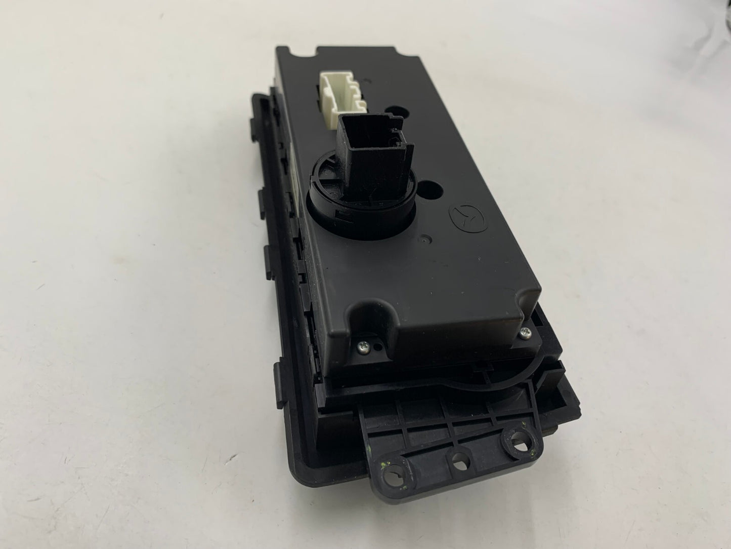 2009-2013 Mazda 6 AC Heater Climate Control Unit OEM B02B39044