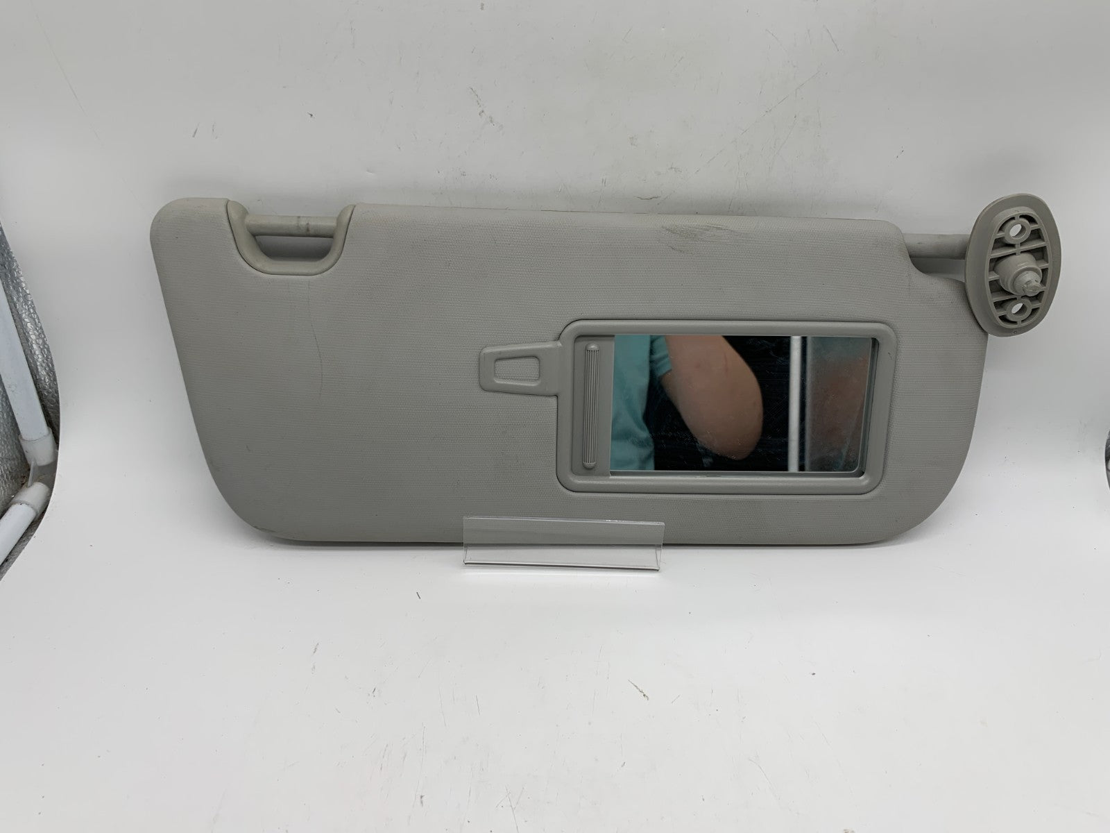 2014-2019 Kia Soul Passenger Sun Visor Illuminated Gray OEM A04B42007