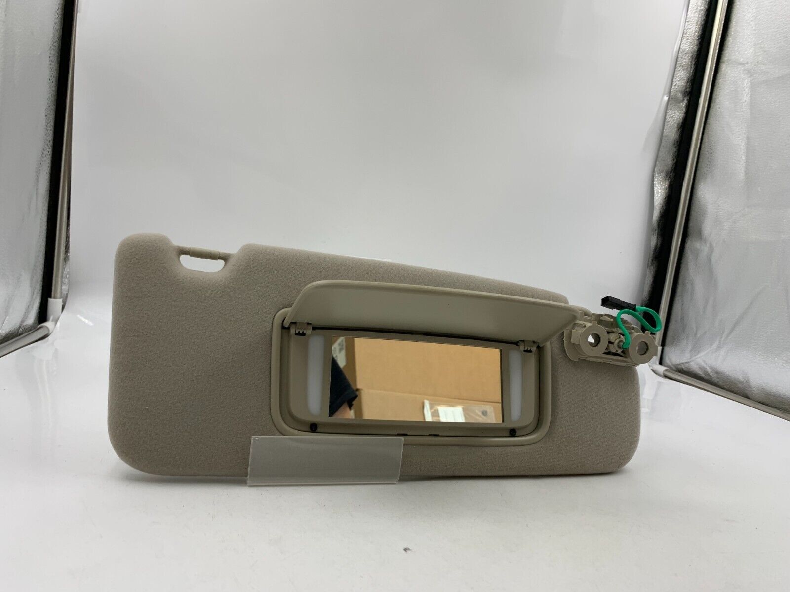 2000-2005 Volvo S80 Passenger Sun Visor Beige Illuminated OEM D04B57008