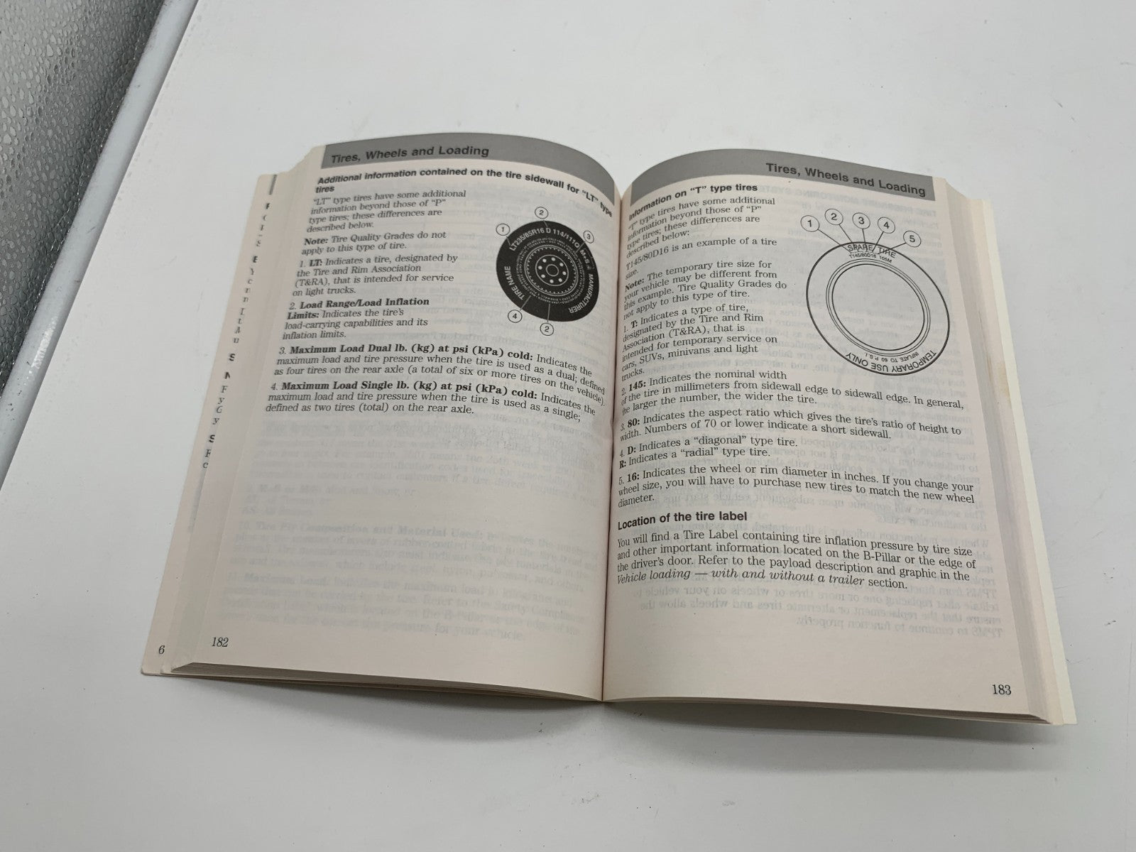 2009 Ford Fusion Owners Manual Set with Case OEM C04B36023