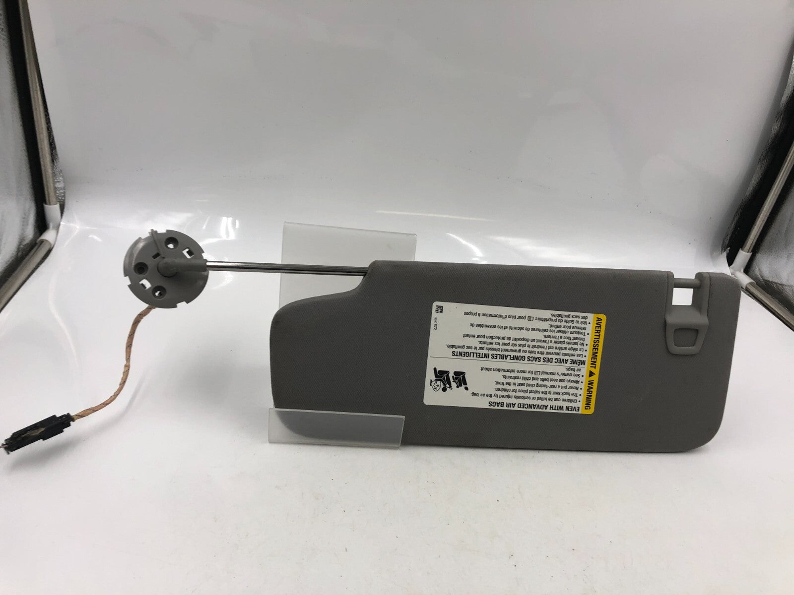 2018-2020 Chevrolet Equinox Passenger Sun Visor Gray Illuminated OEM C04B69004