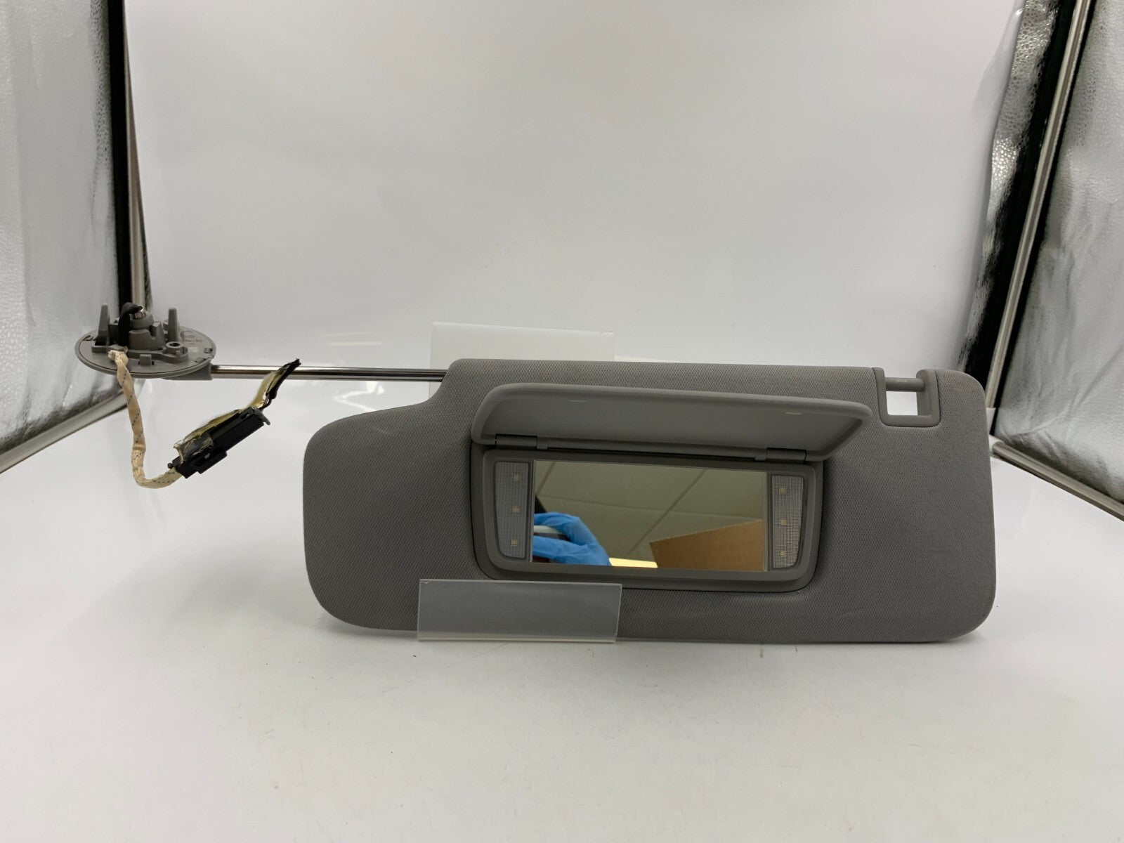 2018-2019 Chevrolet Equinox Driver Sun Visor Gray Illuminated OEM E03B67007