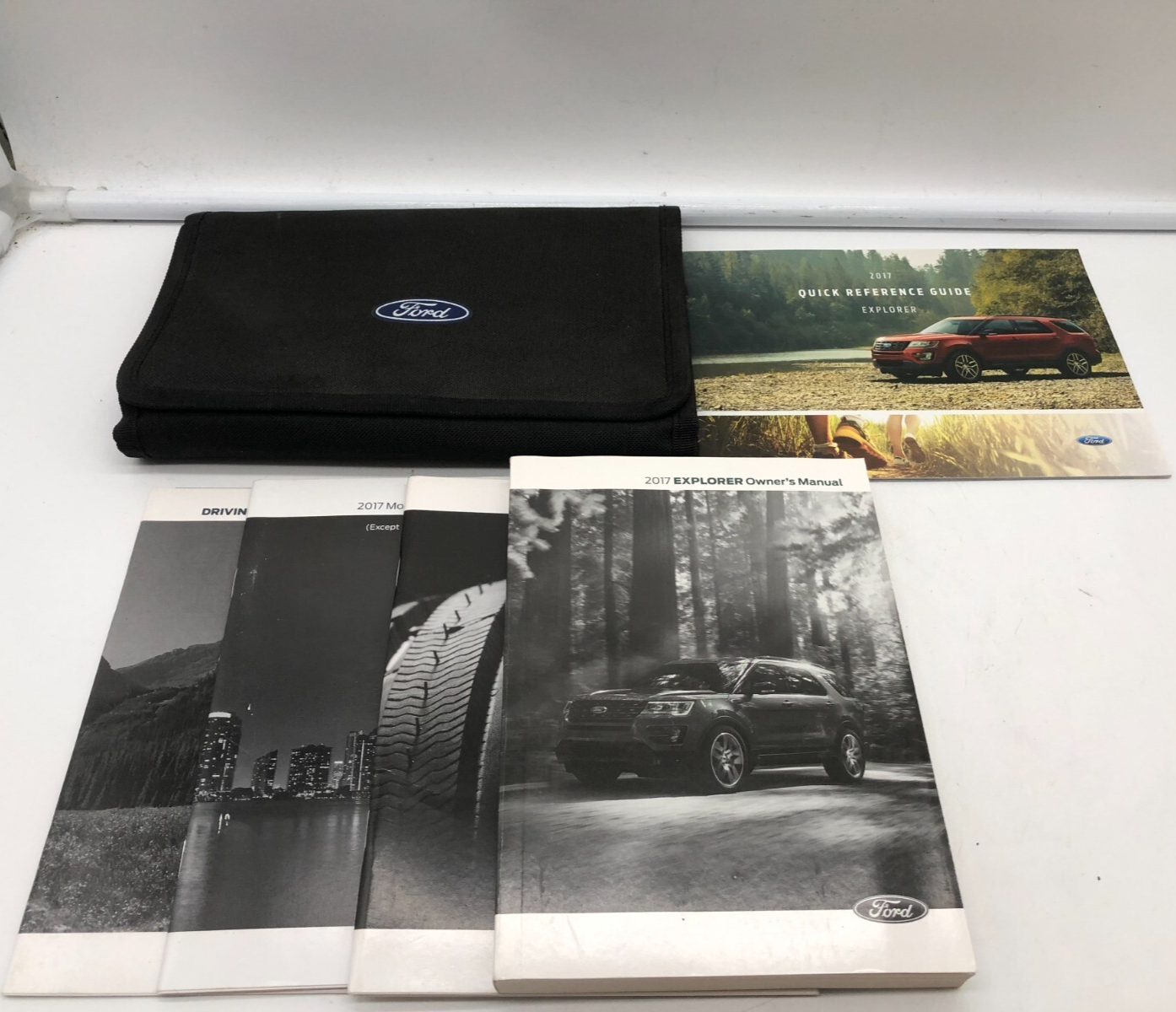 2017 Ford Explorer Owners Manual Set with Case OEM E01B17031