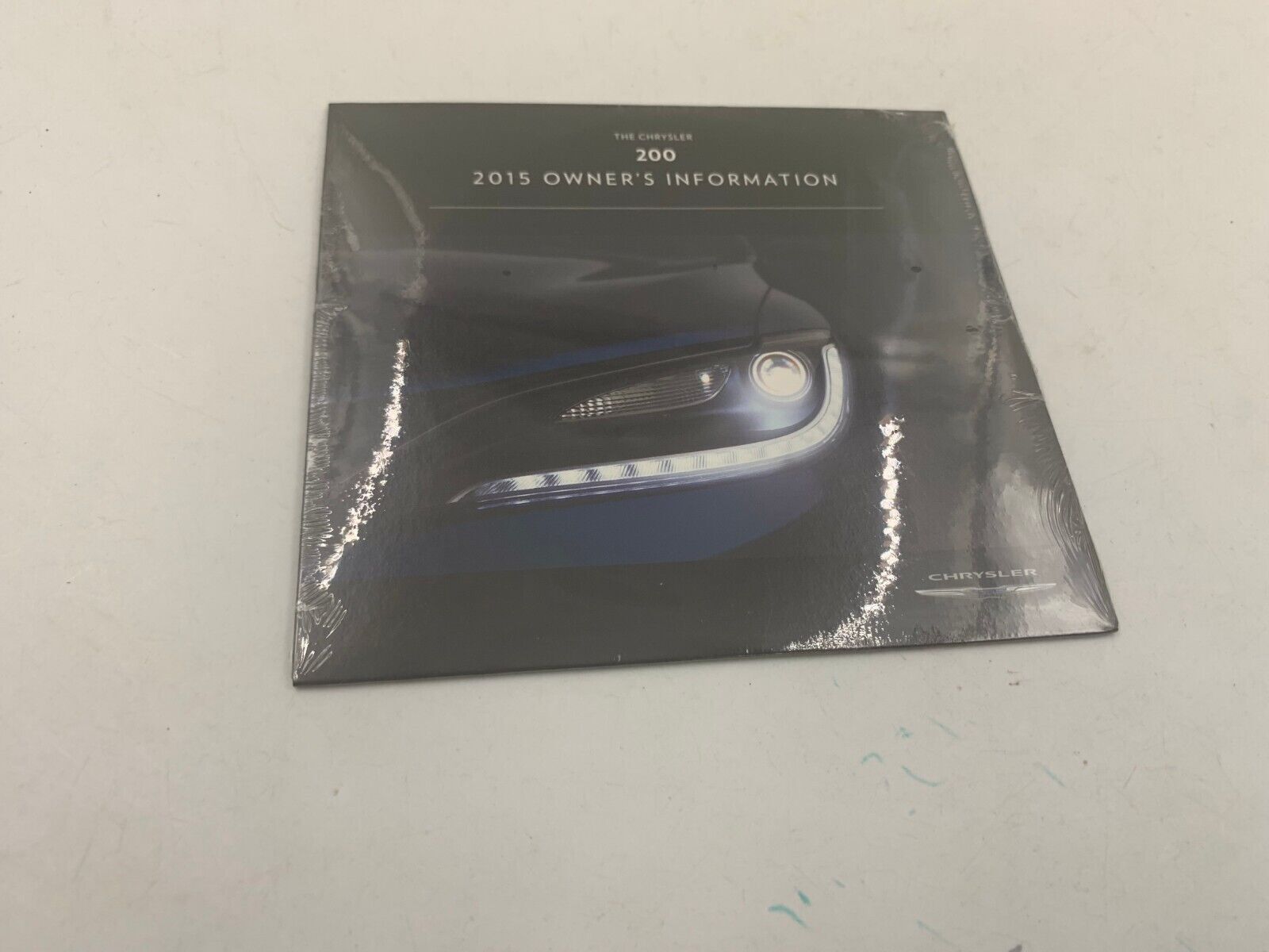 2015 Chrysler 200 Owners Manual Set with Case OEM E03B58011