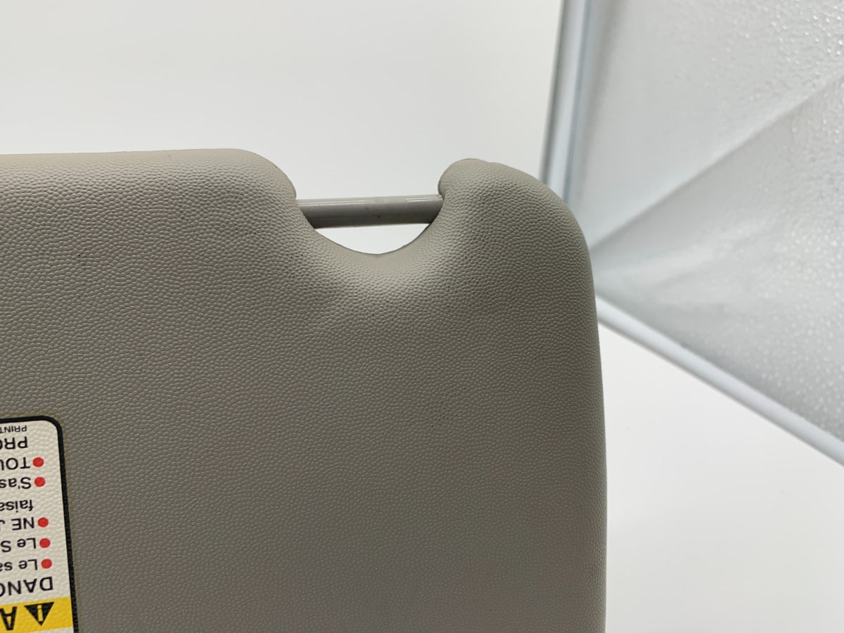 2004-2009 Cadillac SRX Passenger Sun Visor Gray Illuminated OEM B01B56039