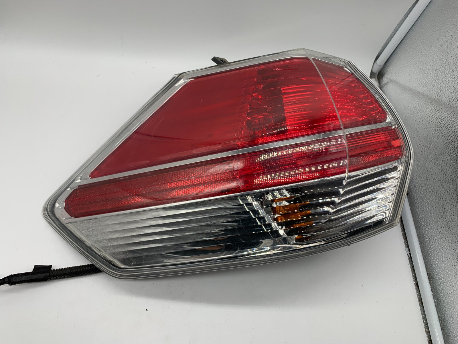 2017-2019 Nissan Rogue Driver Side Tail Light Taillight OEM B02B27016