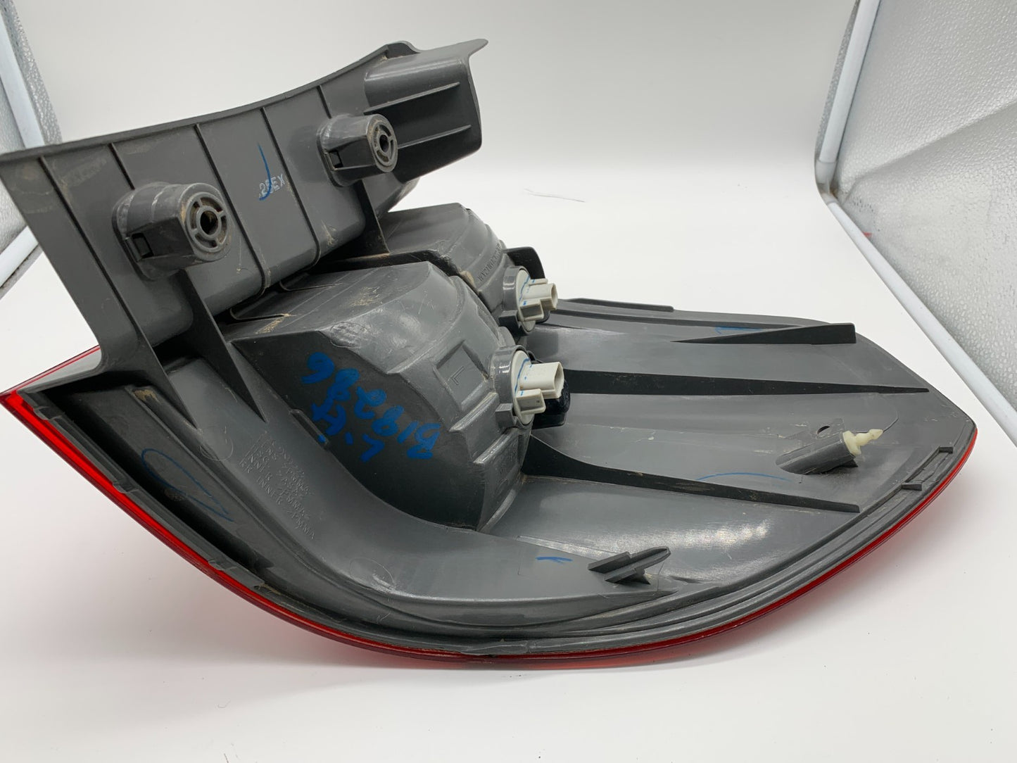 2005-2006 Honda Odyssey Driver Side Tail Light Taillight OEM D03B44001