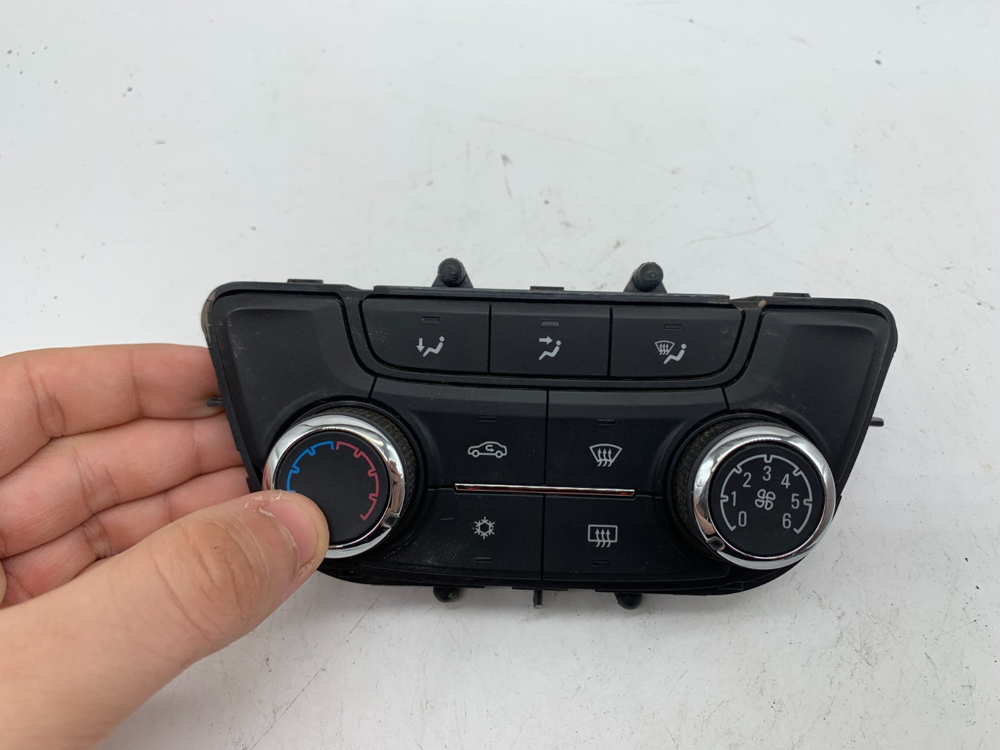 2017-2022 Buick Encore AC Heater Climate Control OEM B02B04054