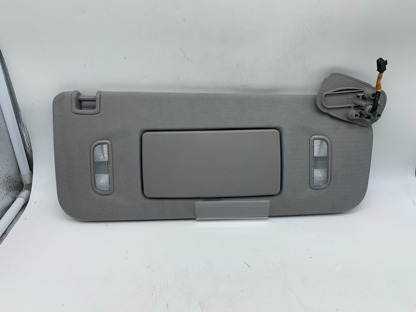 2015-2020 Chevrolet Yukon Passenger Sun Visor Gray Illuminated OEM C02B31004