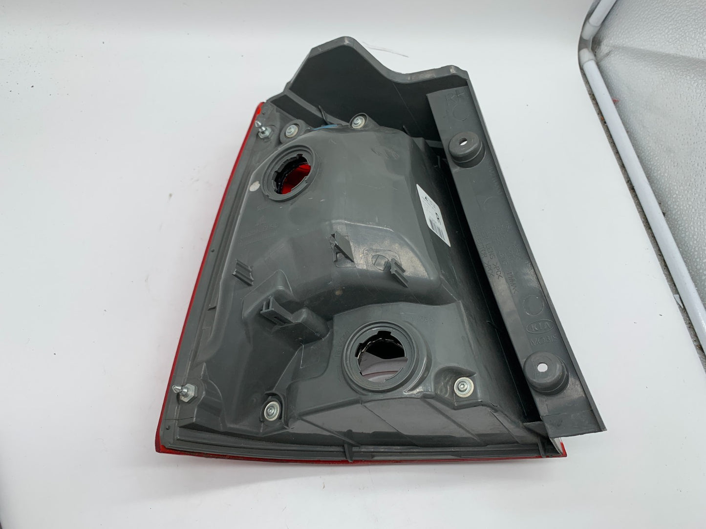 2011-2013 Kia Sorento Passenger Tail Light Taillight OEM D02B67002