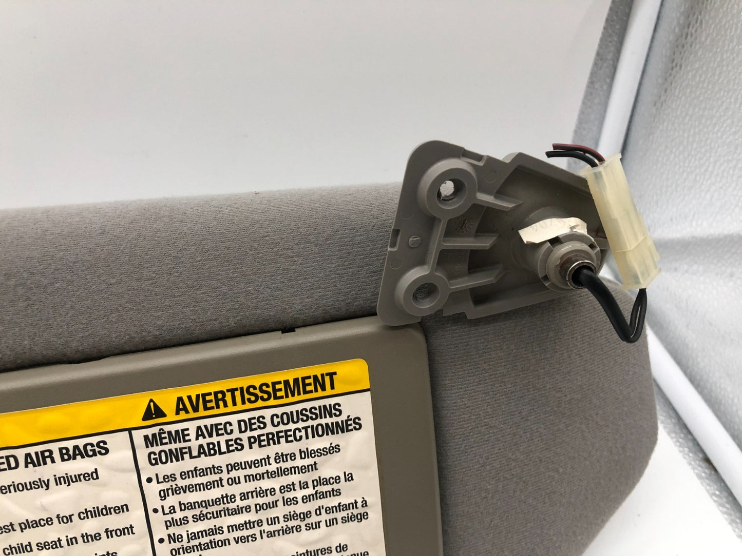 2005 Nissan Maxima Passenger Sun Visor Illuminated Gray OEM A01B21008