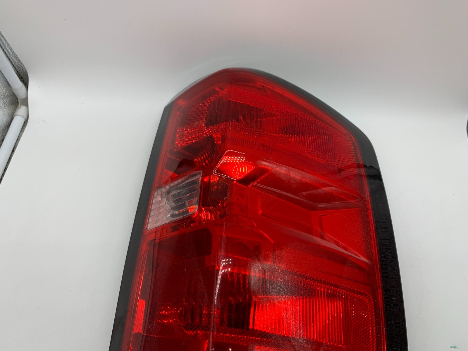 2014-2015 Chevrolet Silverado Passenger Side Tail Light Taillight OEM C03B33001