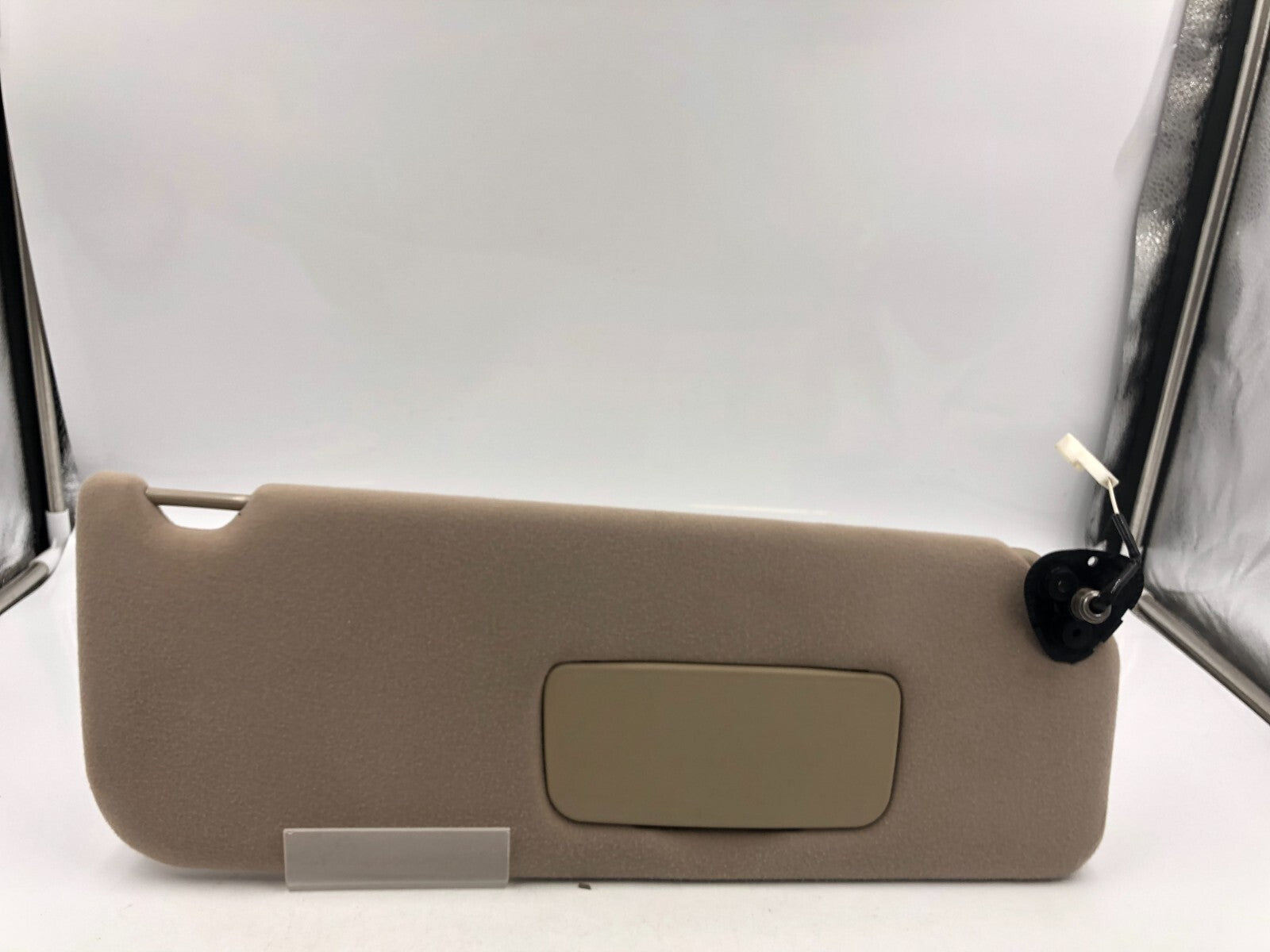 2005-2010 Toyota Sienna Passenger Sun Visor Tan Illuminated OEM D01B46081