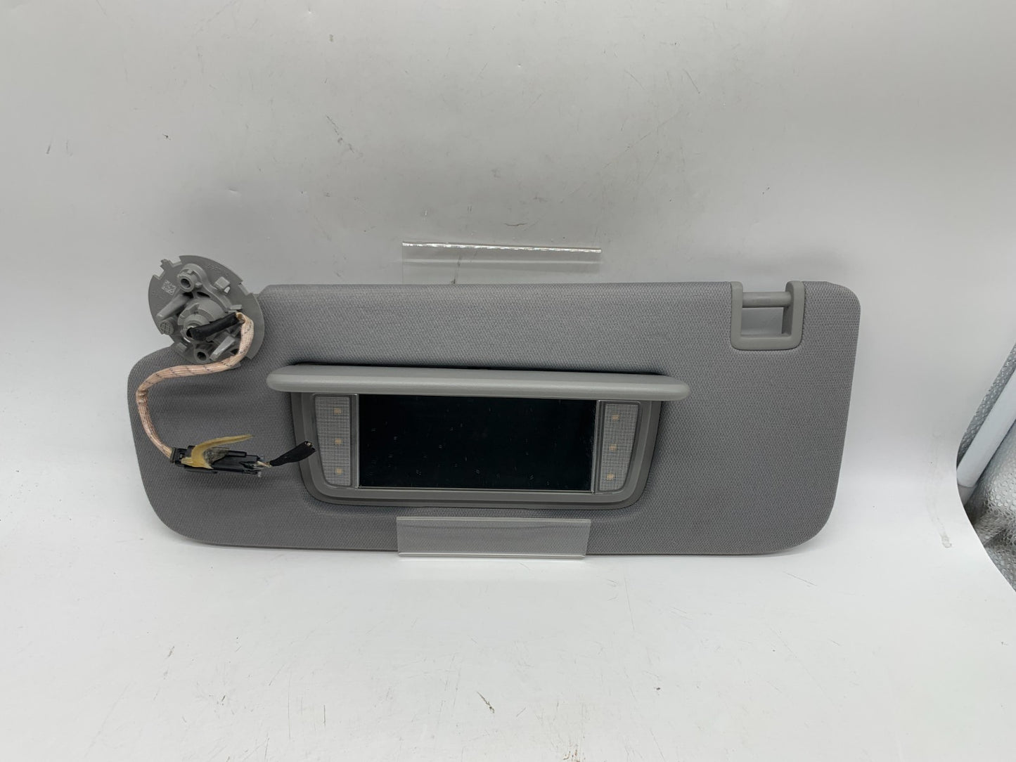 2018-2019 Chevrolet Equinox Driver Sun Visor Illumination Gray OEM D03B20001