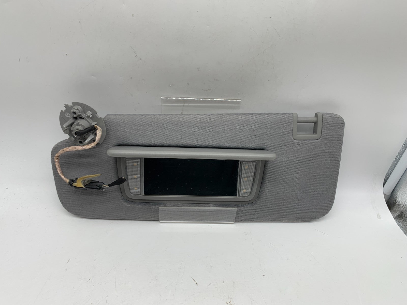 2018-2019 Chevrolet Equinox Driver Sun Visor Illumination Gray OEM D03B20001