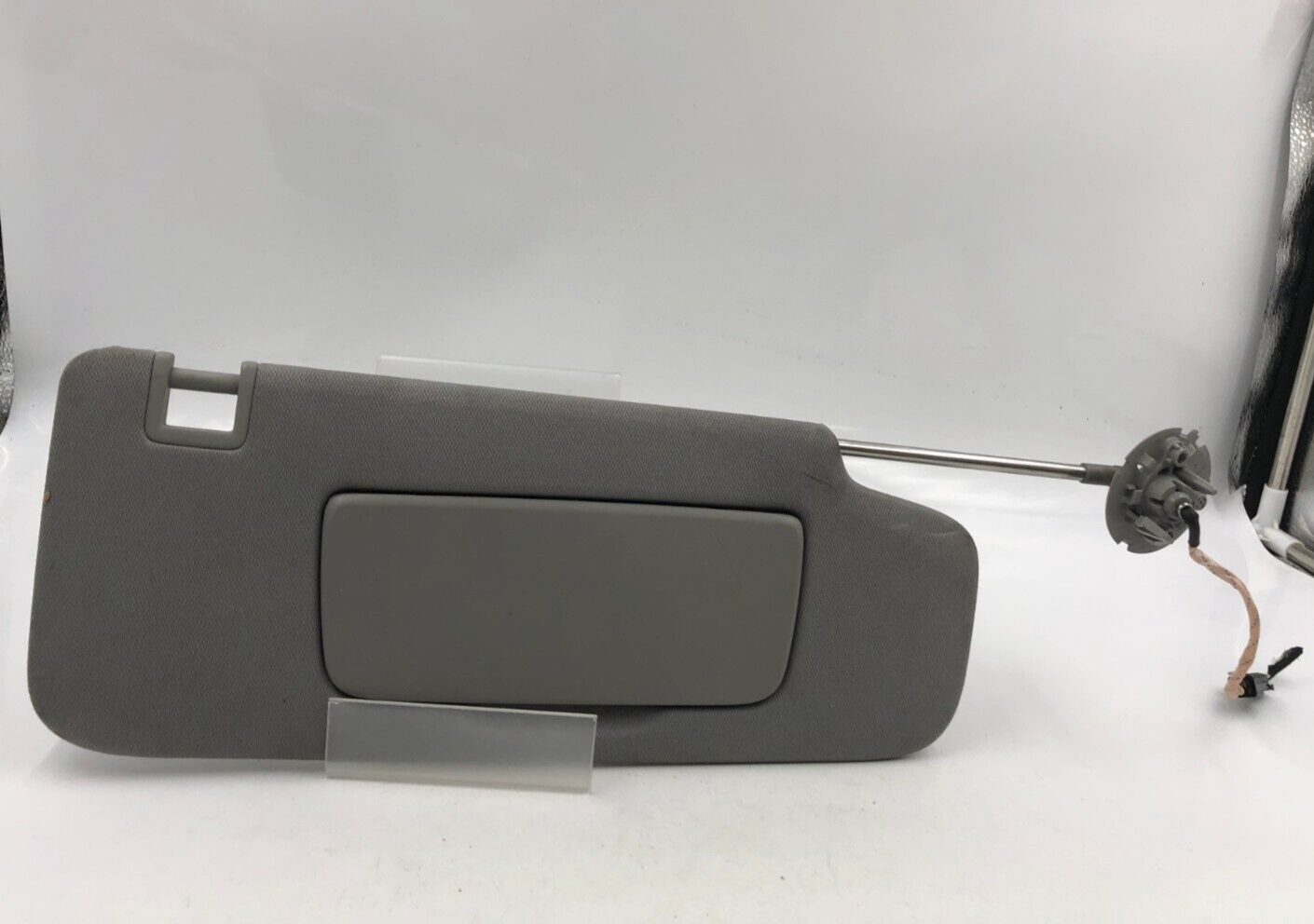 2018-2020 Chevrolet Equinox Passenger Sun Visor Gray Illuminated OEM C04B69004
