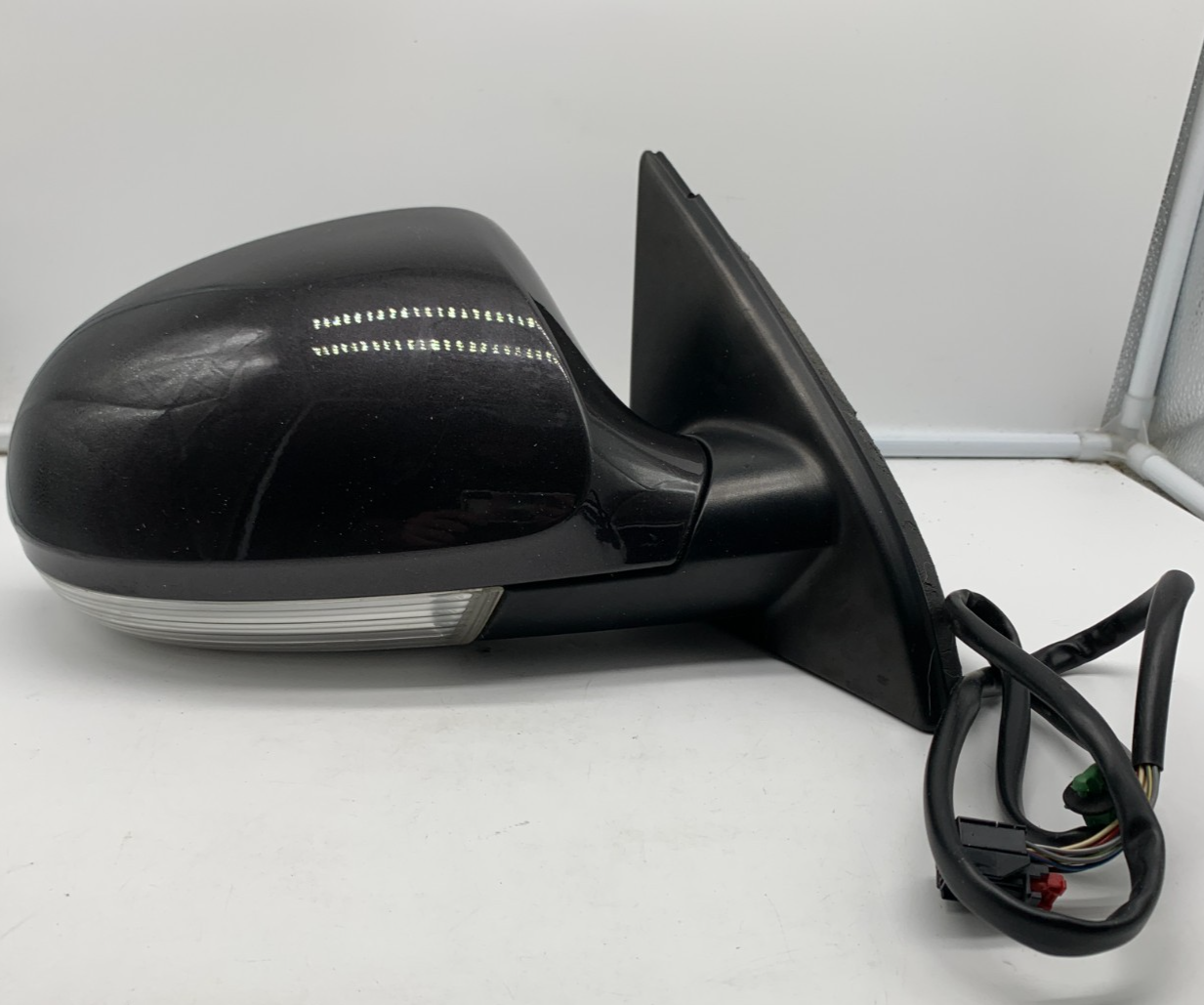 2006-2010 Volkswagen Passat Passenger Side Power Door Mirror Black OEM C02B12002