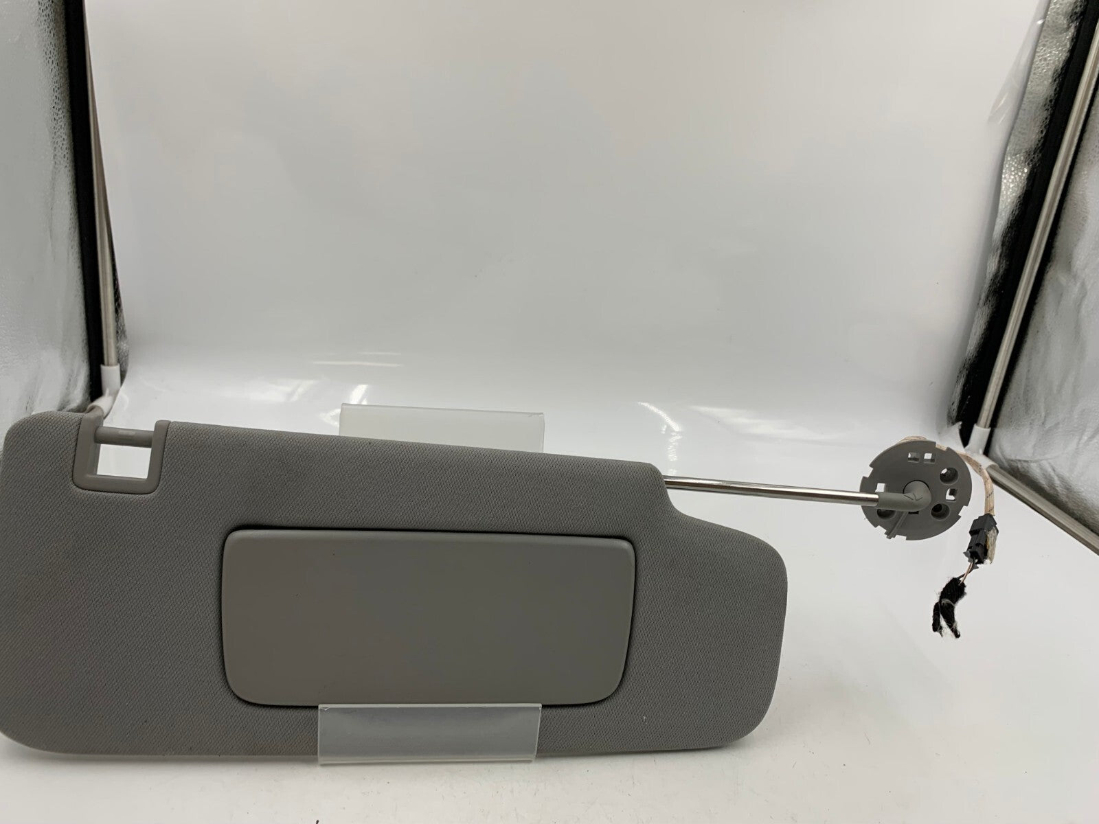 2019-2022 Chevrolet Blazer Passenger Sun Visor Gray Illuminated OEM B03B49024
