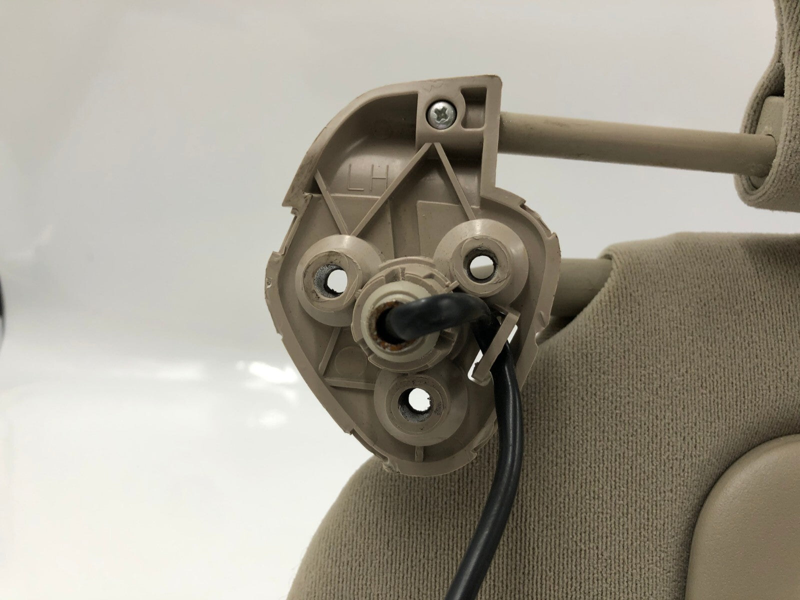 2006 Chevrolet Avalanche 1500 Driver Sun Visor Gray Illuminated OEM C02B11049