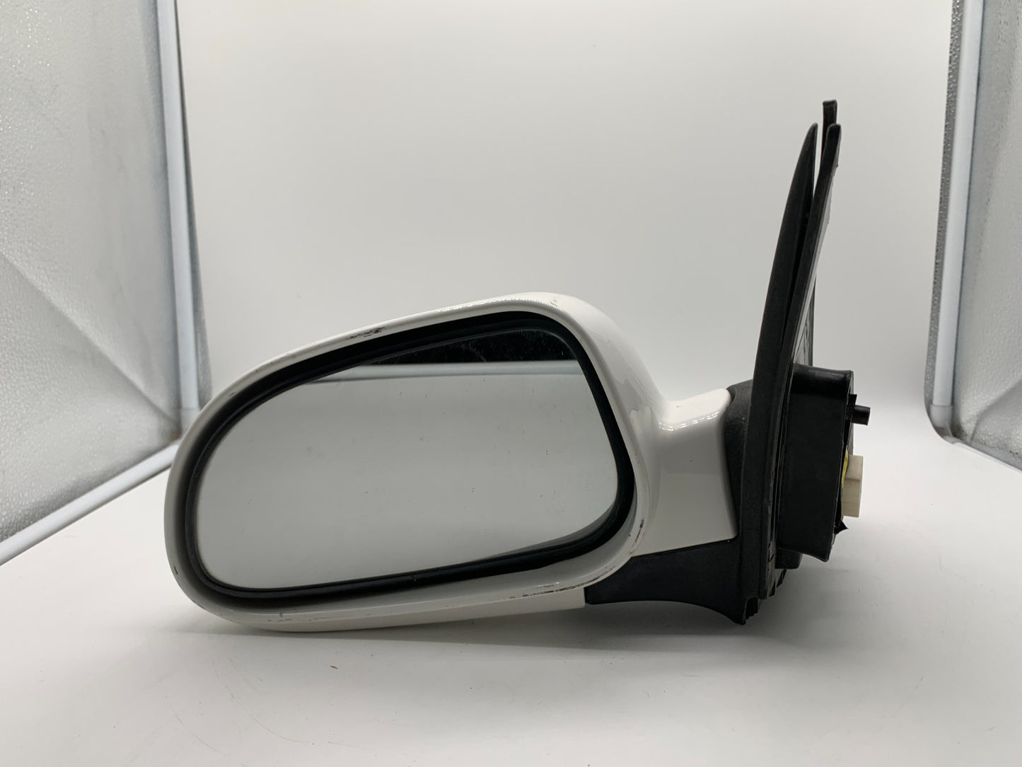2004-2008 Suzuki Forenza Driver Side View Power Door Mirror White OEM C03B29011