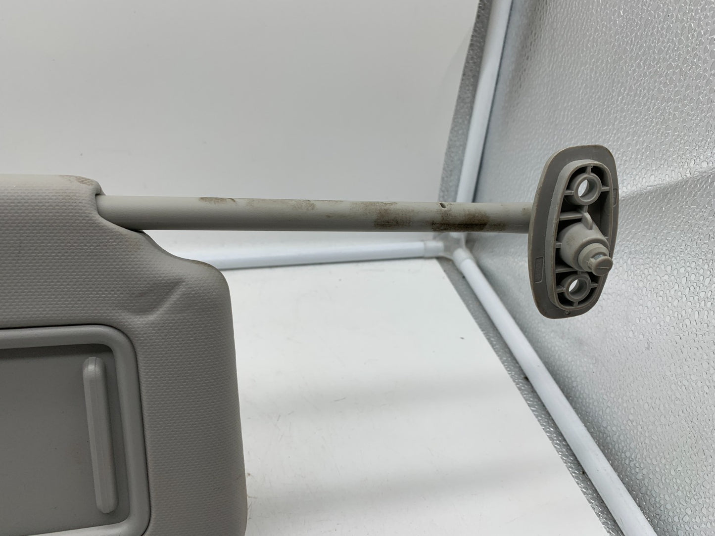 2020-2021 Kia Soul Passenger Sun Visor Gray Illuminated OEM A04B15002