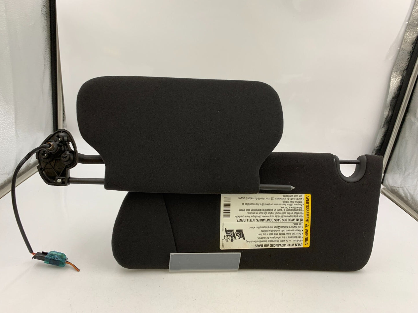 2006-2007 Cadillac DTS Passenger Sun Visor Black Illuminated OEM B03B05081