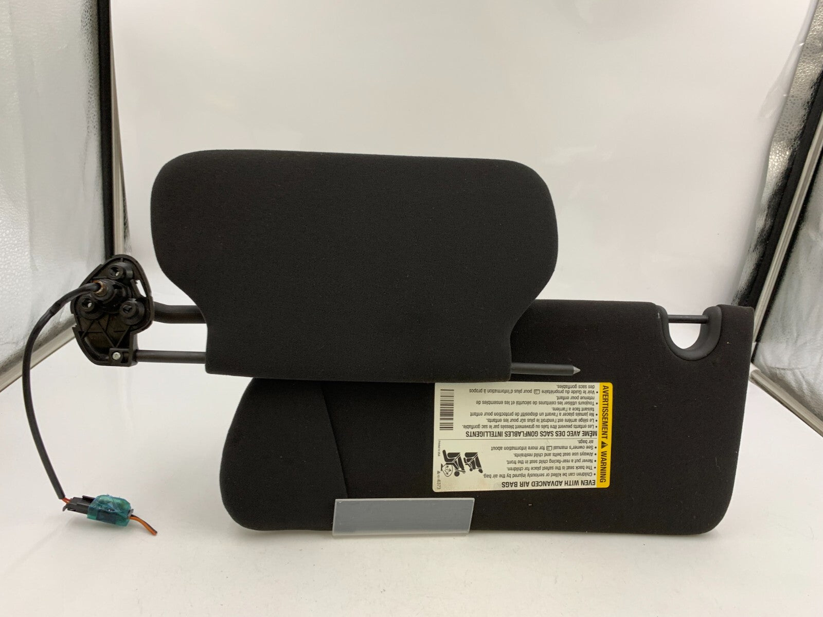 2006-2007 Cadillac DTS Passenger Sun Visor Black Illuminated OEM B03B05081