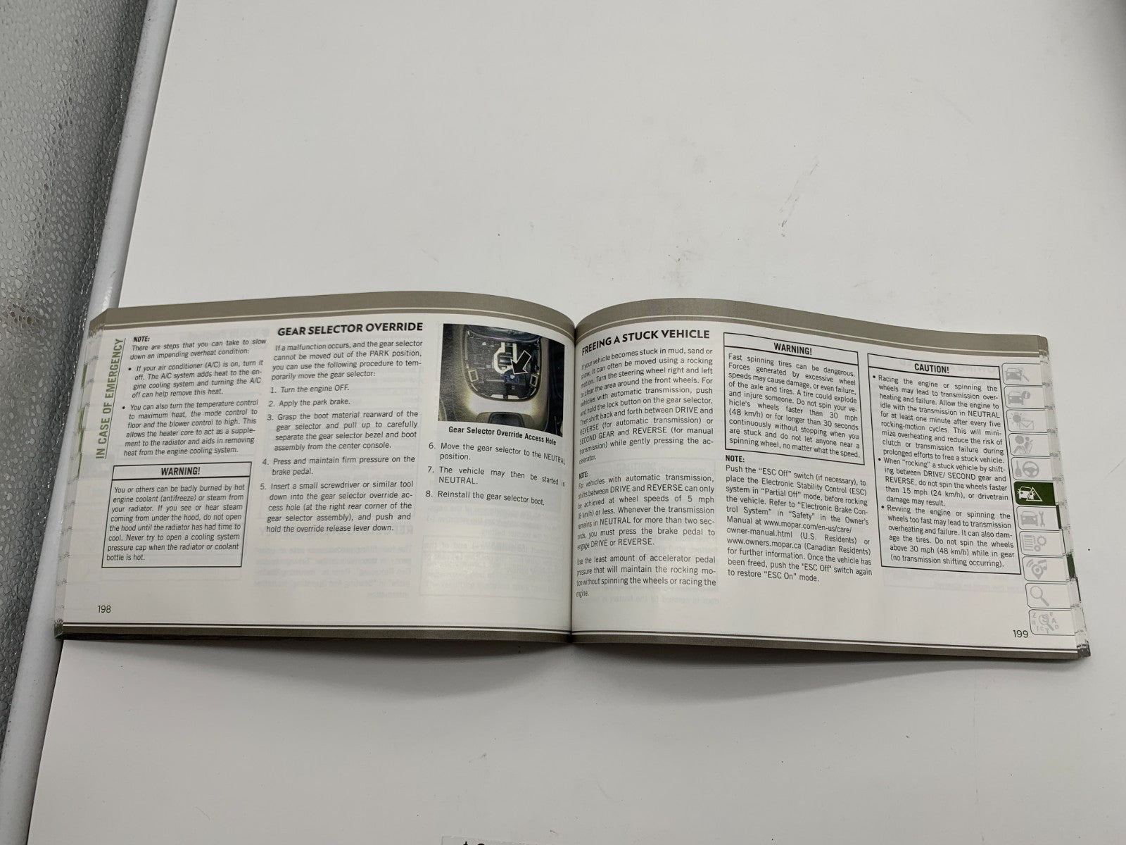 2018 Jeep Compass User Guide Owners Manual Set with Case OEM B03B22005