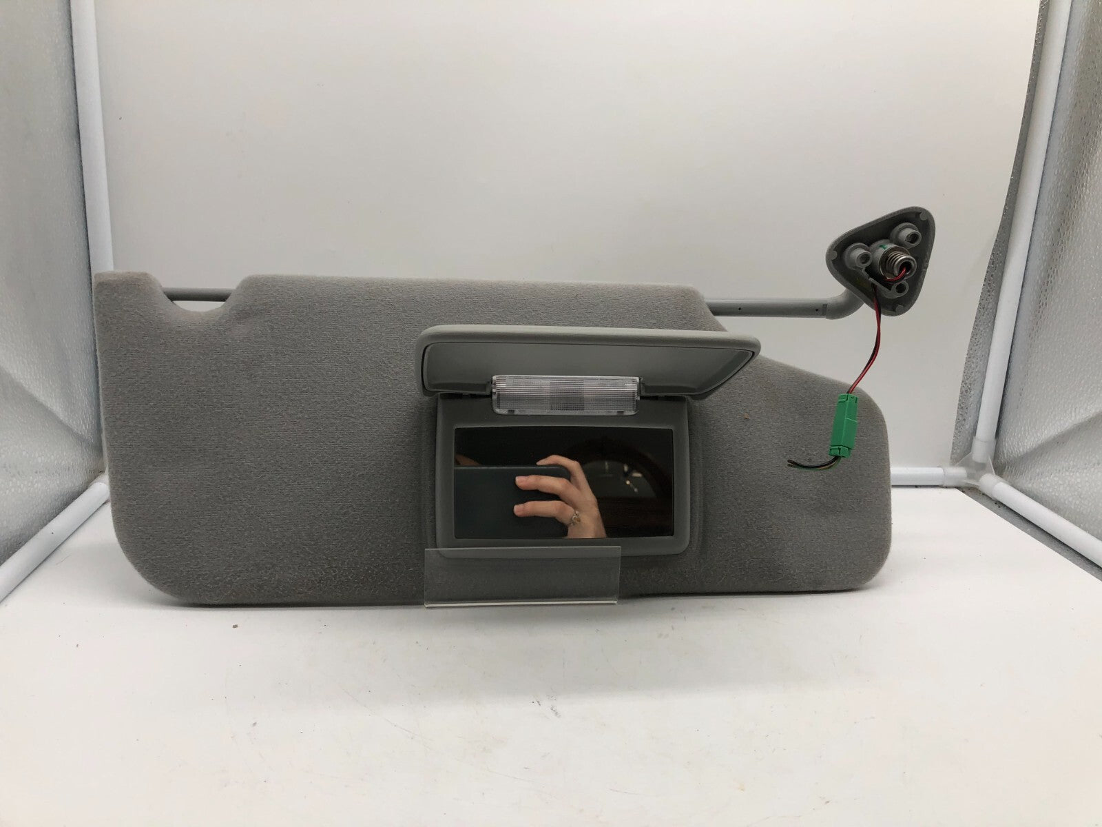 2005-2007 Ford Five Hundred Passenger Sun Visor Gray Illuminated OEM D02B01054